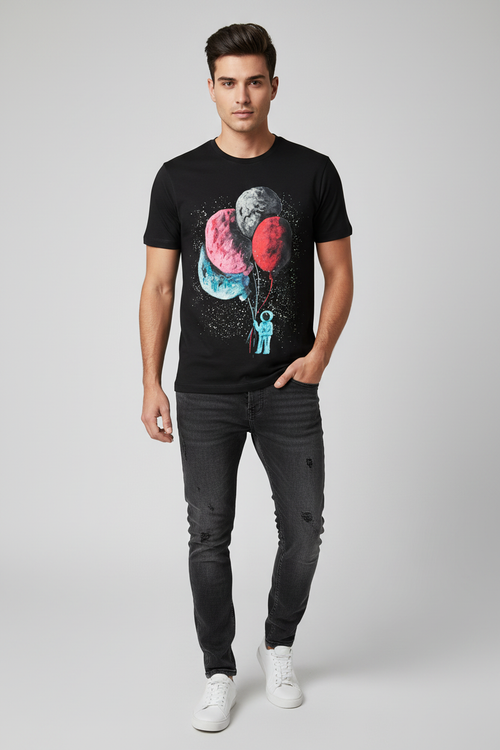 Astronaut Planet Balloon Tee – Black model photo